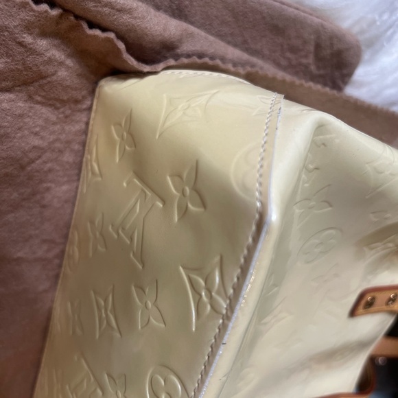 **SOLD** Louis Vuitton Vernis Perle Reade PM Authentic with dust bag - Picture 9 of 16